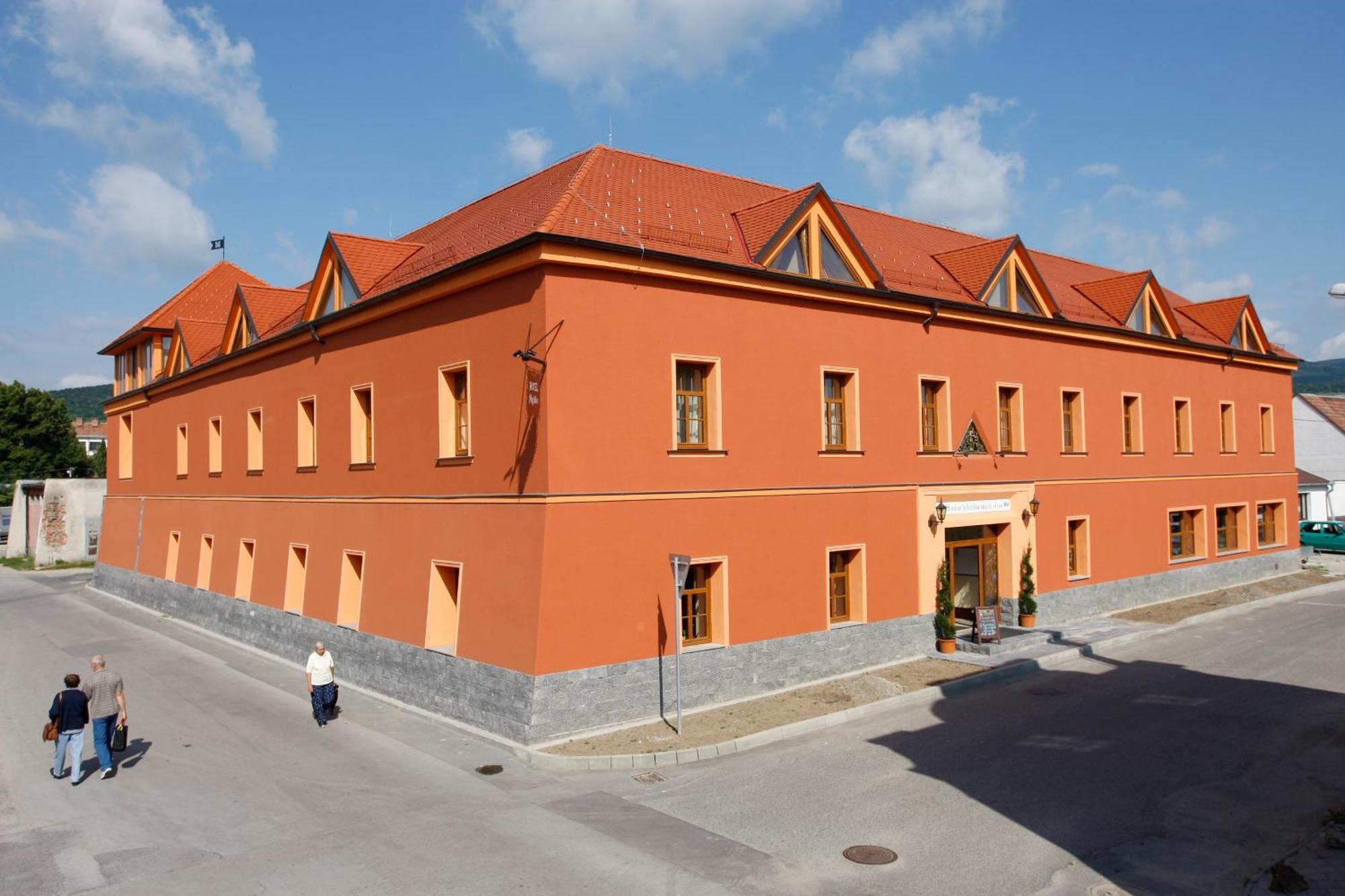 Hotel Majolika Modra Exteriör bild