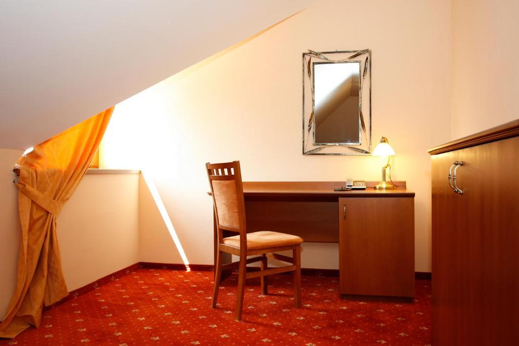 Hotel Majolika Modra Rum bild